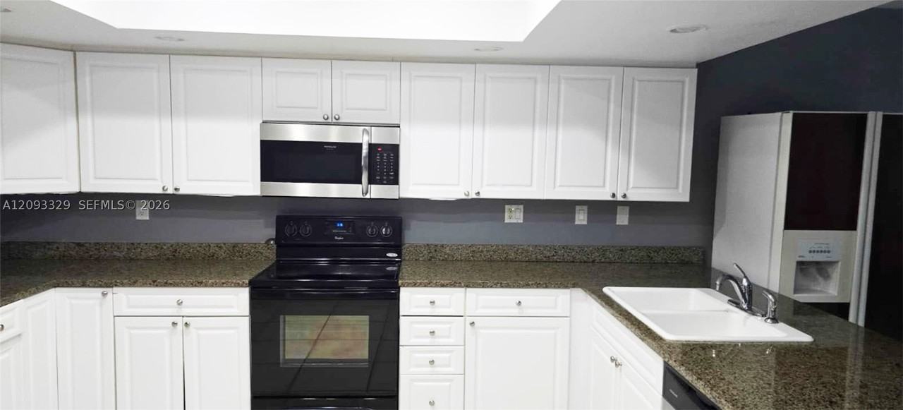 2980 Ne 19th Ter #B - Photo 4 of 50