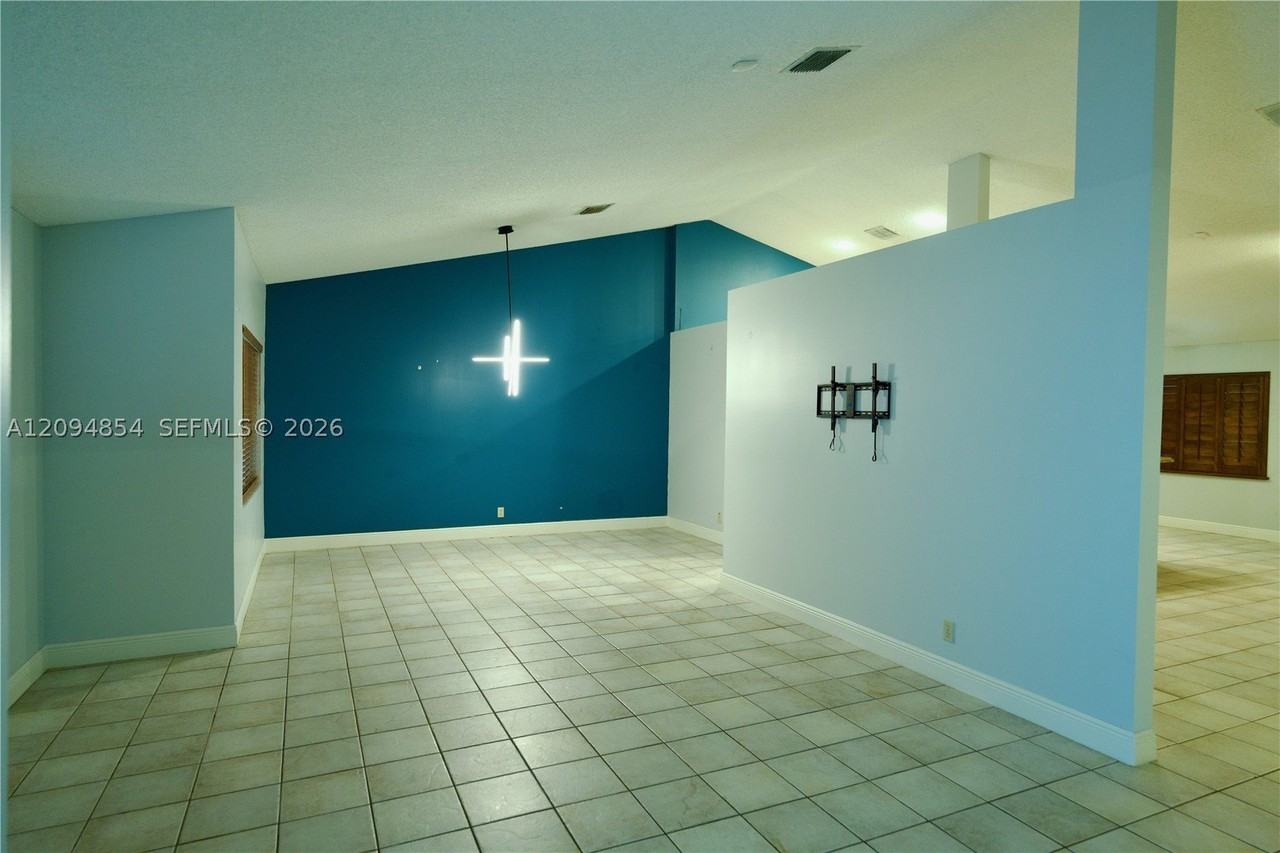 9135 Southern Orchard Rd S #9135 - Photo 4 of 24