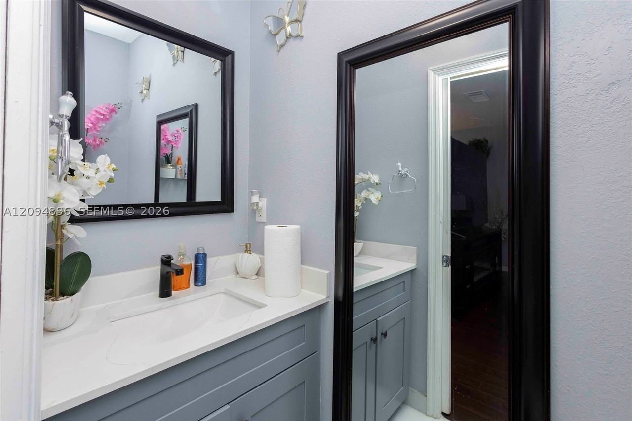 873 Nw 135th Ave - Photo 4 of 28