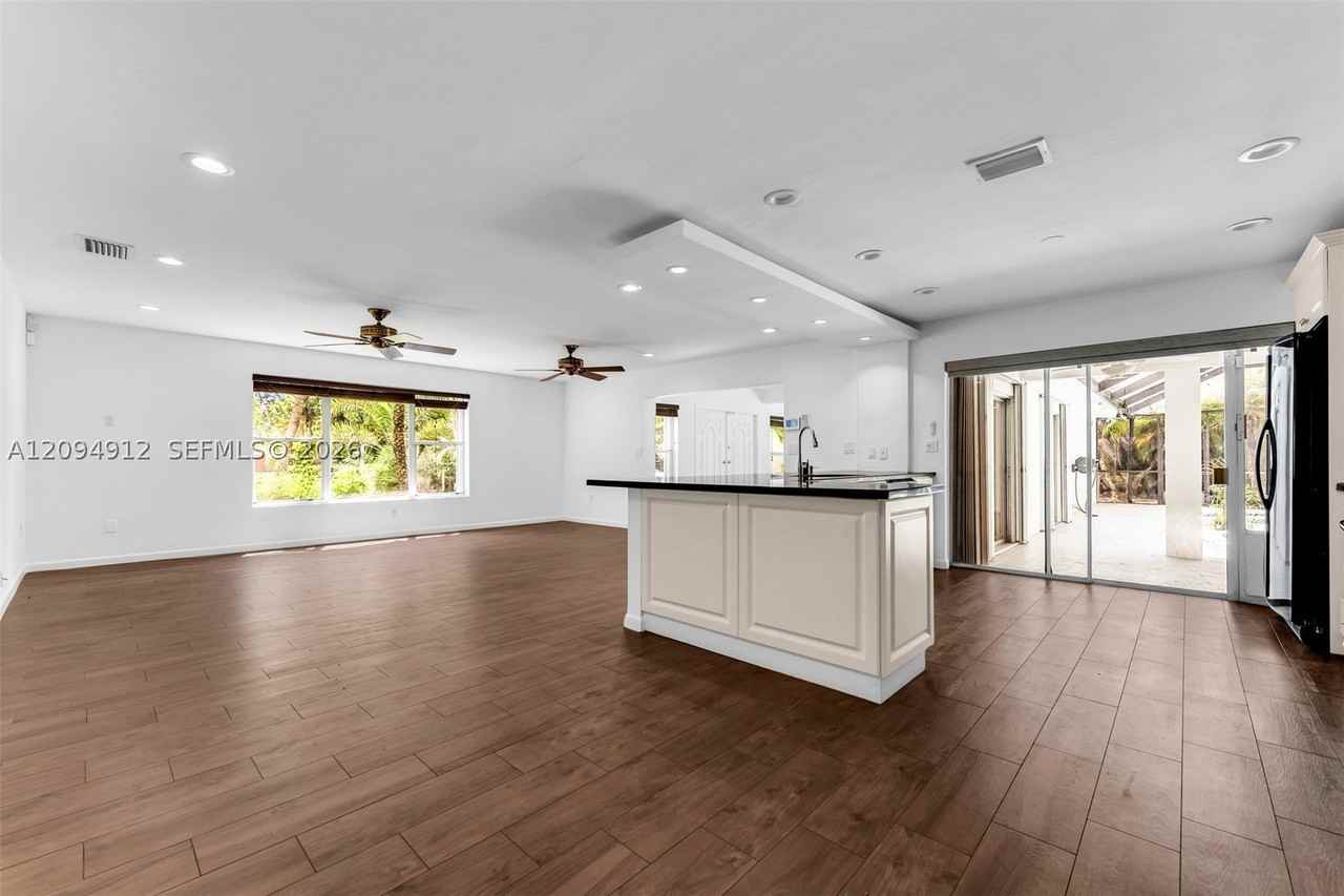 11890 Sw 72nd Pl - Photo 7 of 35