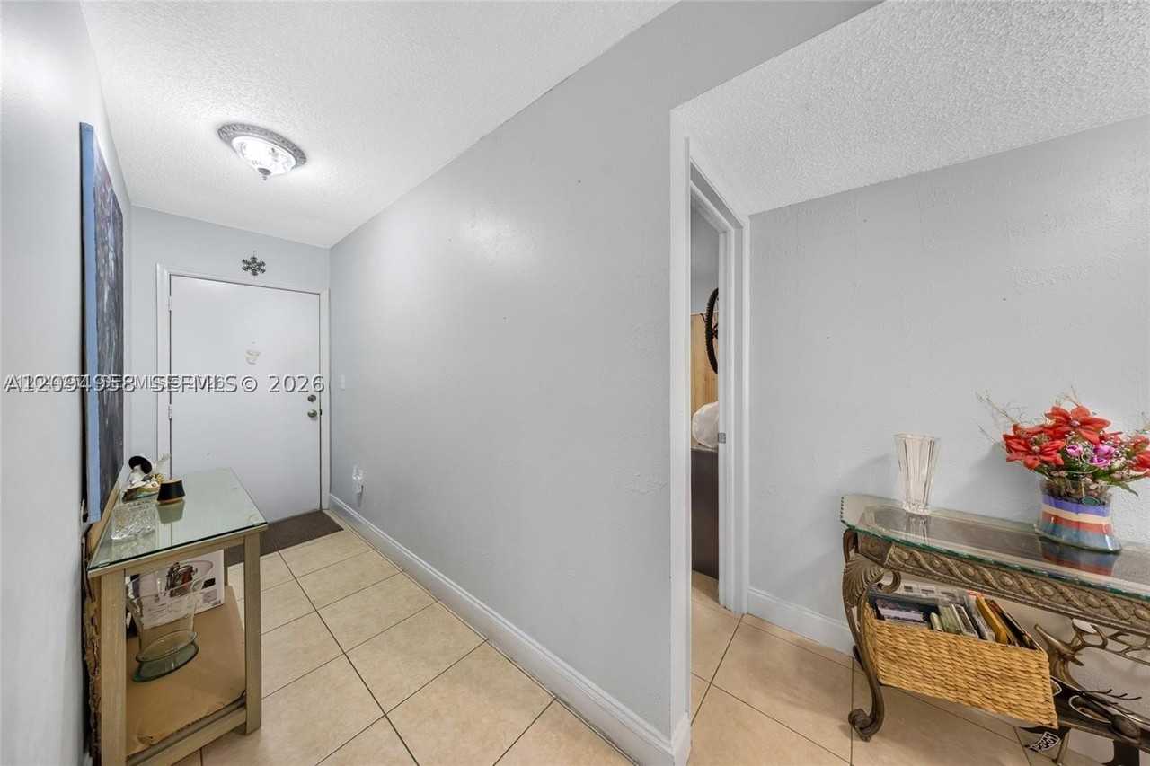 1950 W 54th St #206 - Photo 6 of 23