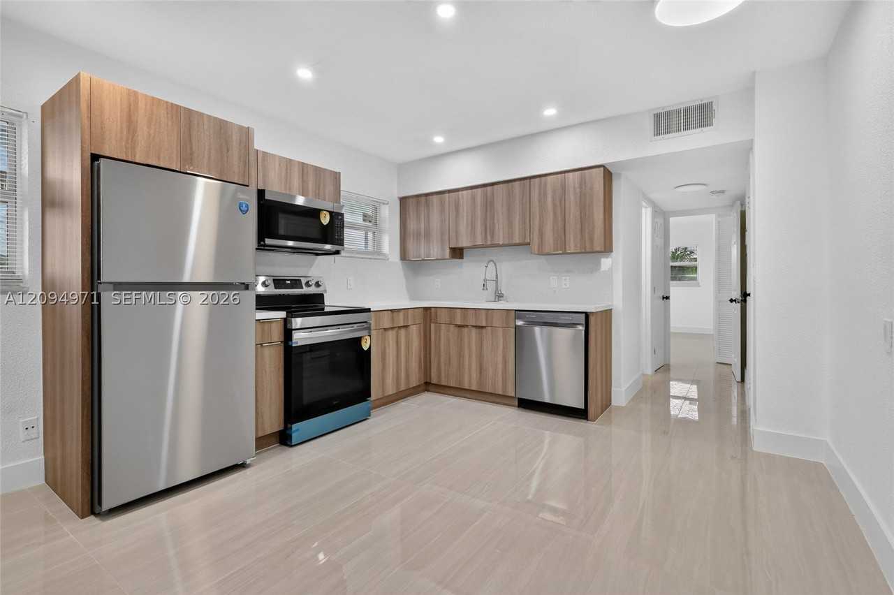 1740 Funston St #8 - Photo 3 of 20