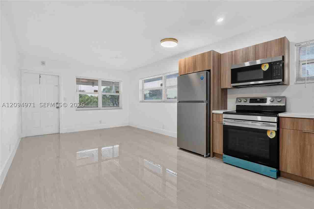 1740 Funston St #8 - Photo 6 of 20