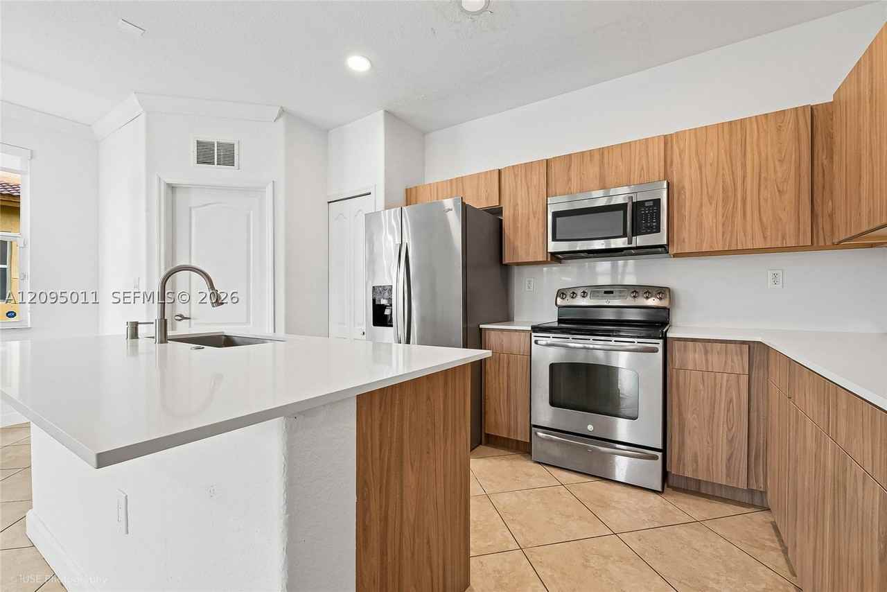 8666 Nw 109th Ct #8666 - Photo 5 of 19