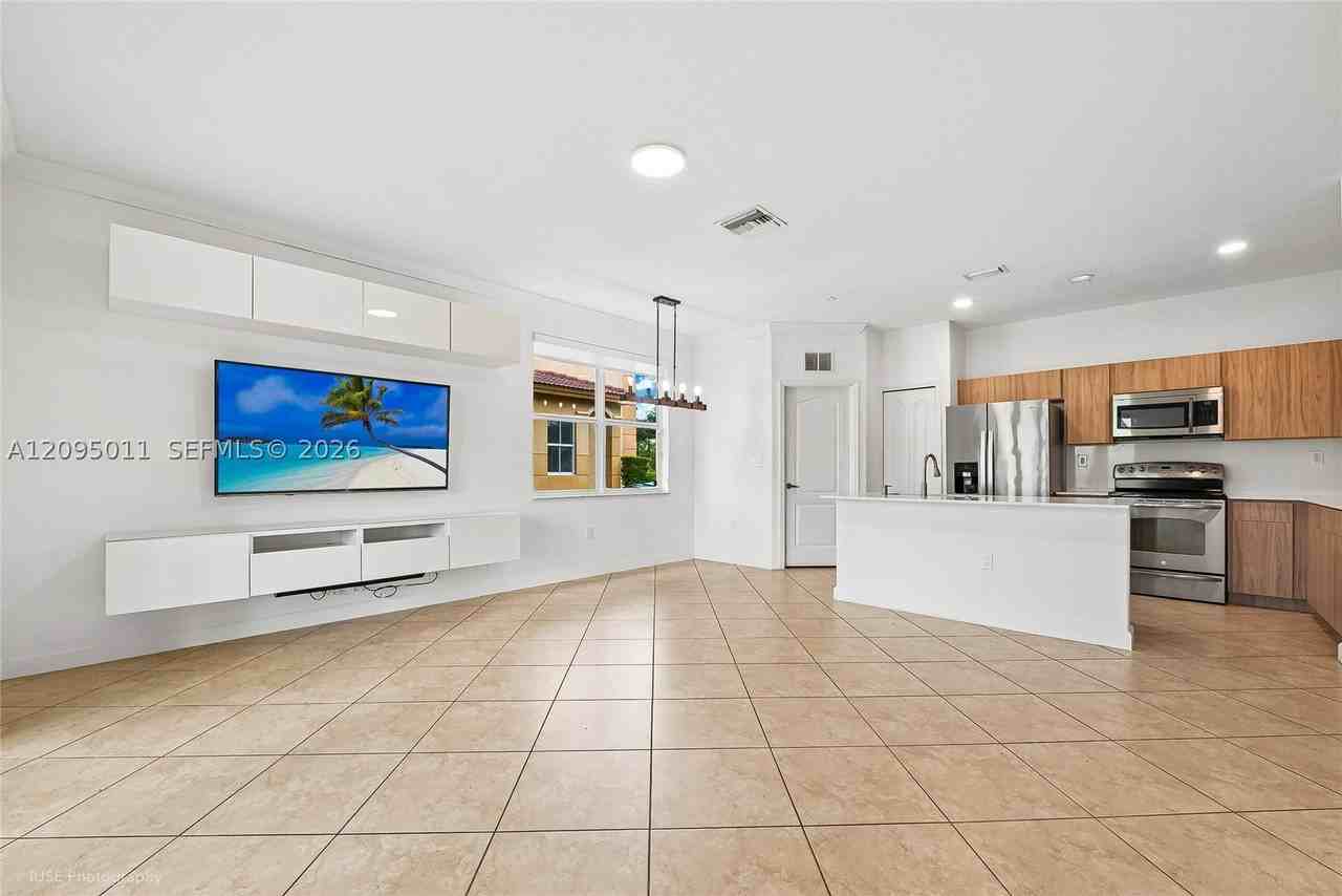 8666 Nw 109th Ct #8666 - Photo 6 of 19
