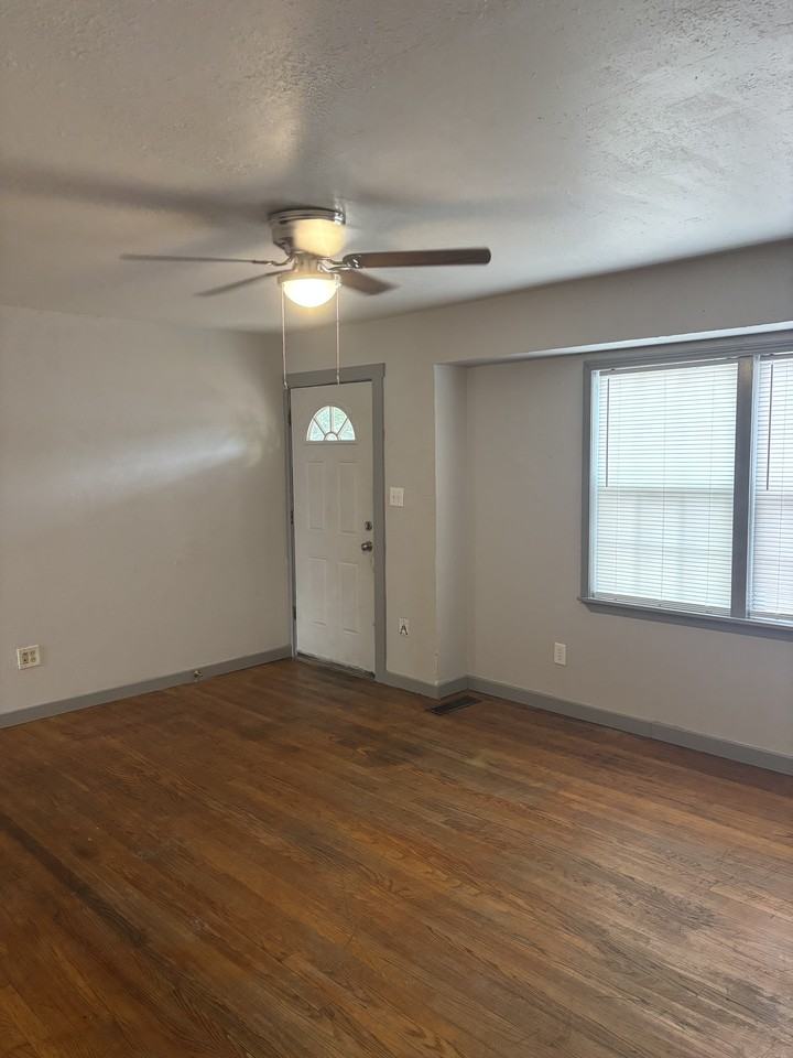 310 Monroney Dr #1 - Photo 3 of 8