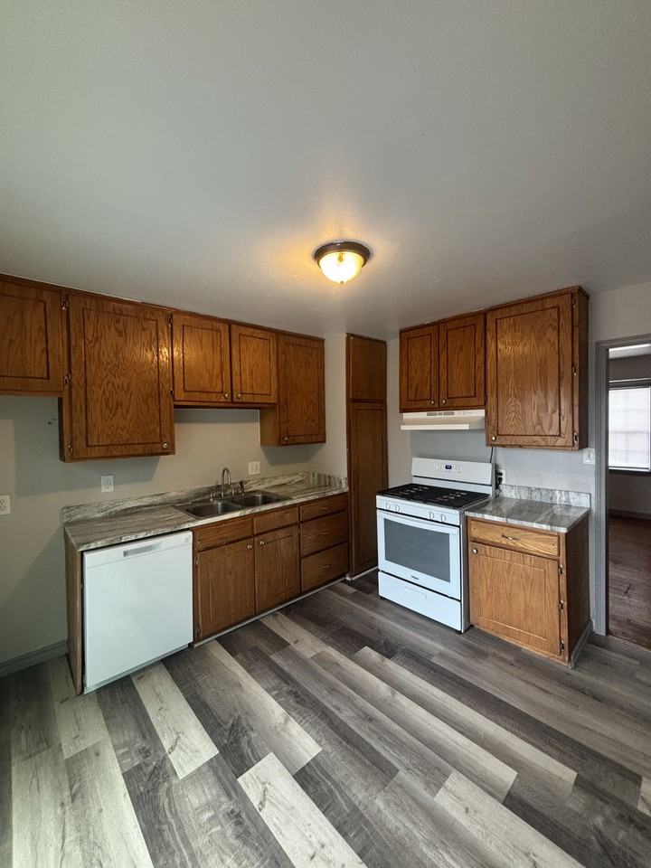 310 Monroney Dr #1 - Photo 5 of 8