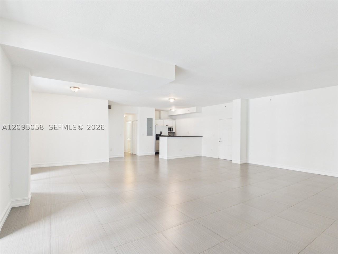 425 Ne 30th St #701 - Photo 4 of 34