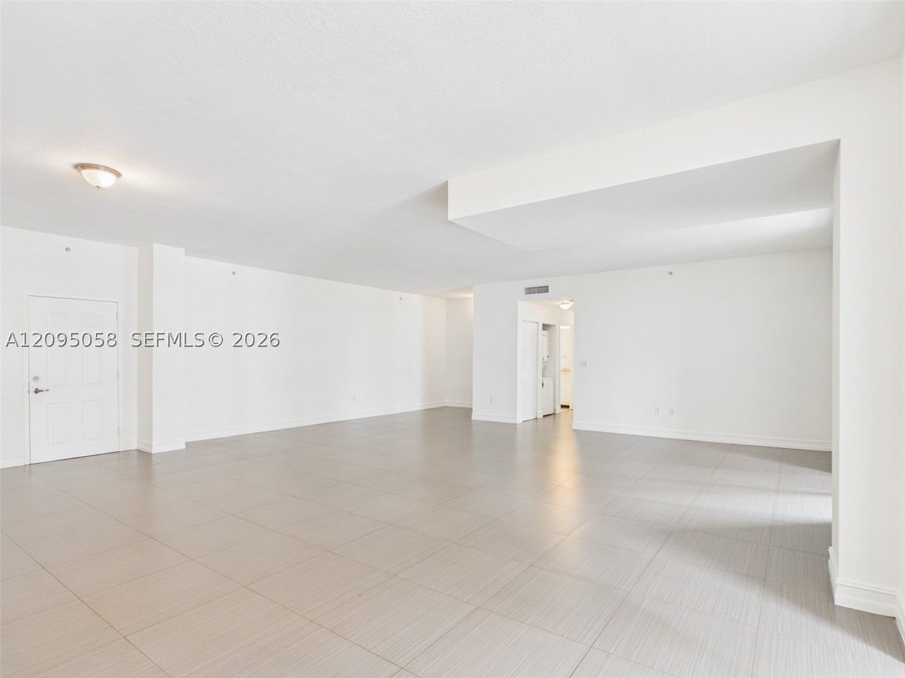 425 Ne 30th St #701 - Photo 5 of 34
