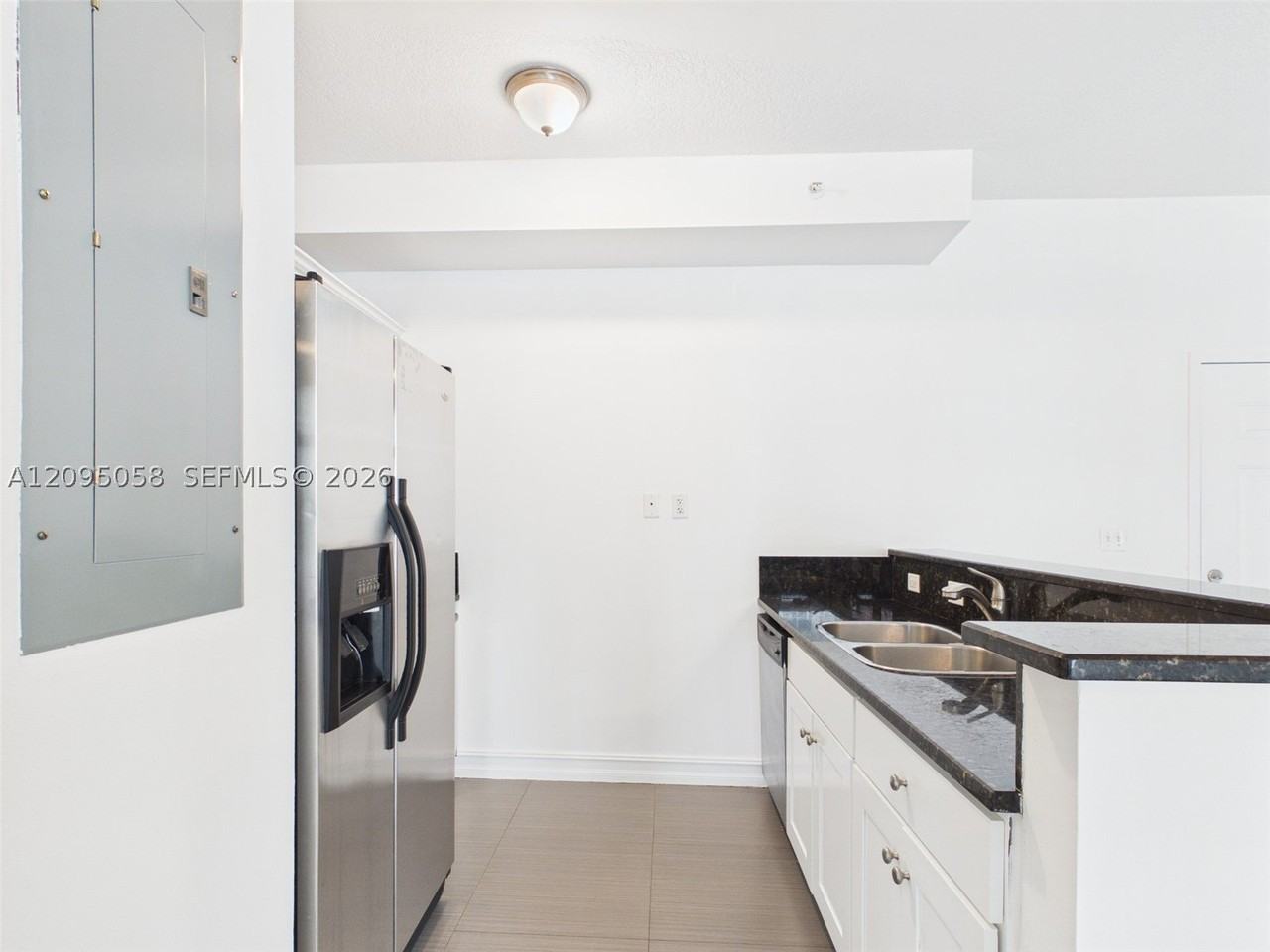 425 Ne 30th St #701 - Photo 6 of 34