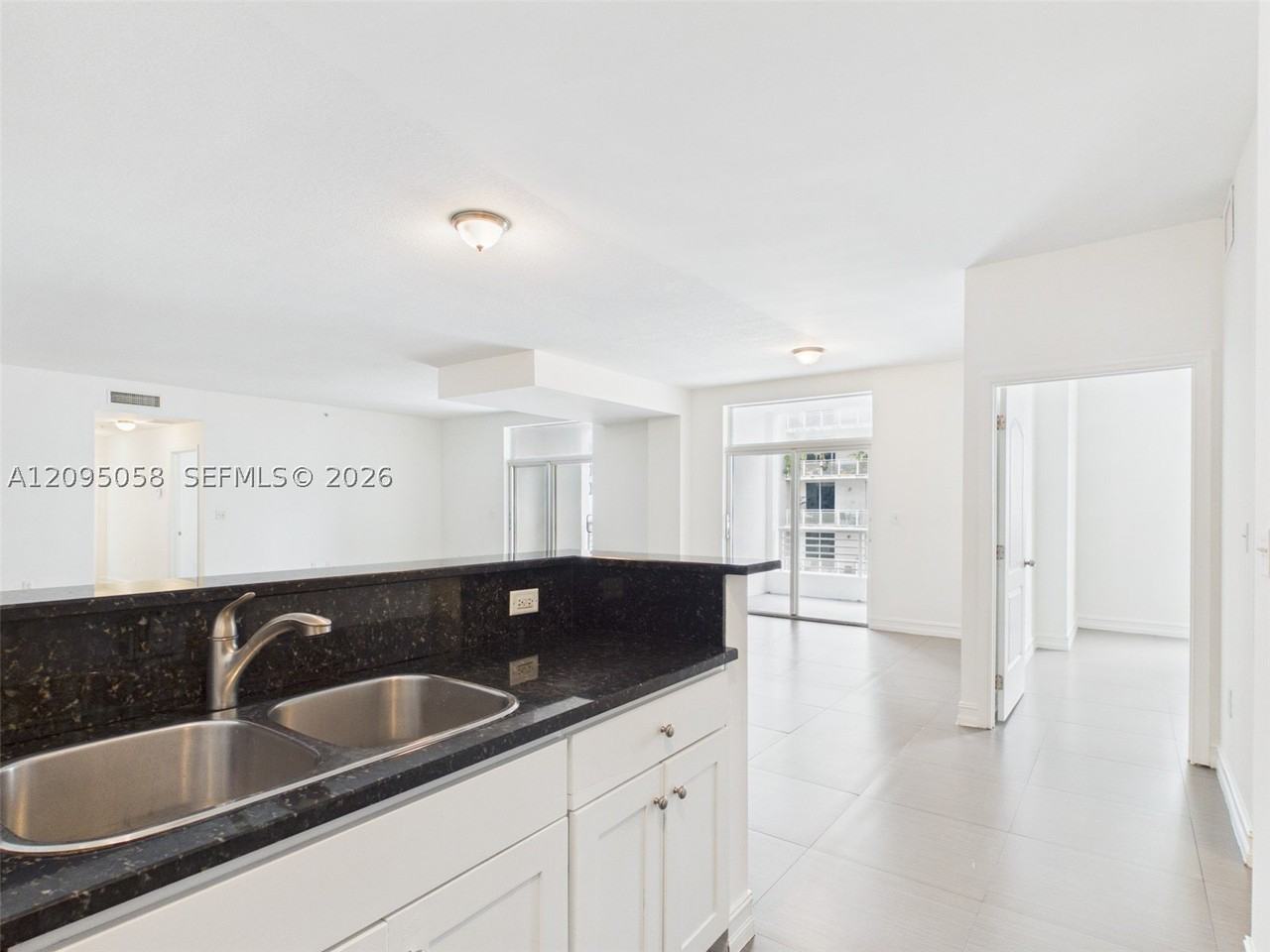 425 Ne 30th St #701 - Photo 7 of 34