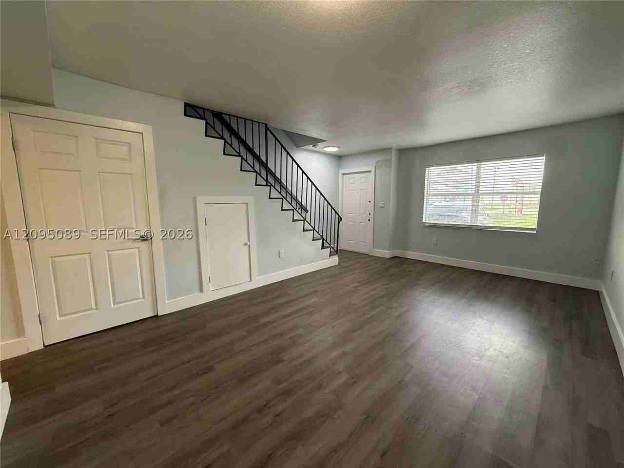 420 Ne 18th Ave #5 - Photo 3 of 12