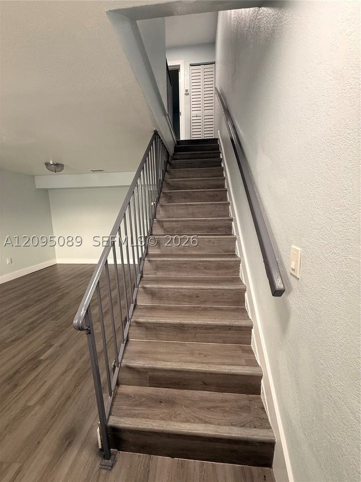 420 Ne 18th Ave #5 - Photo 5 of 12