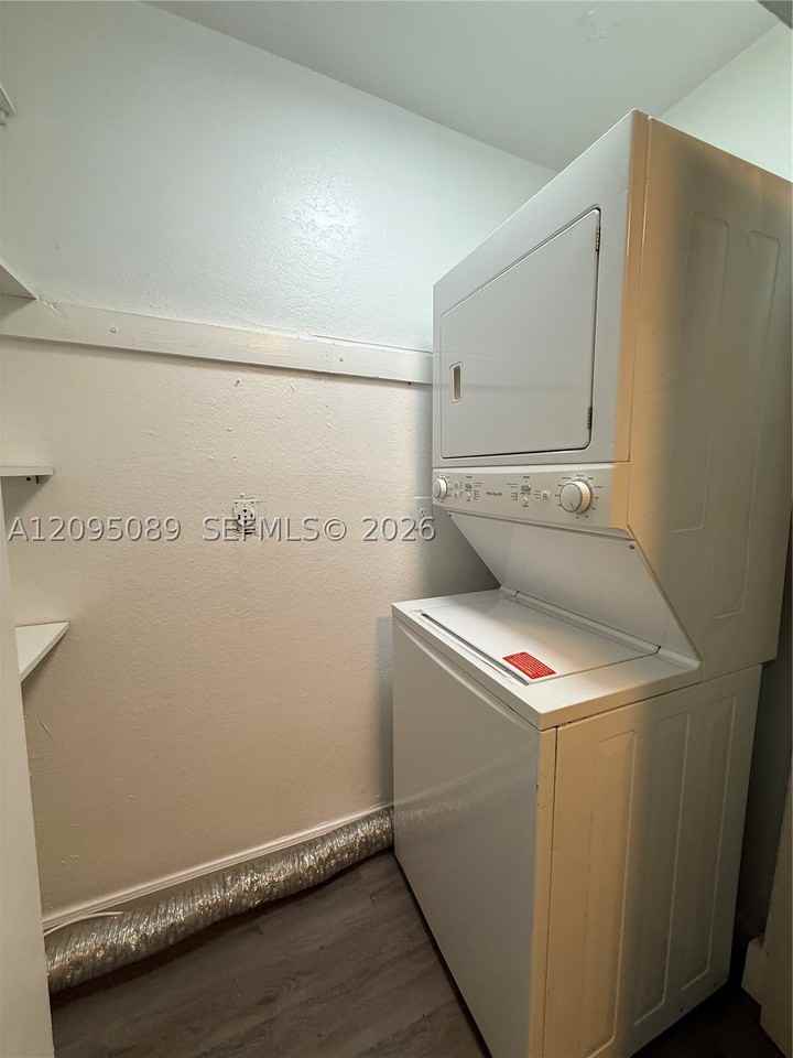 420 Ne 18th Ave #5 - Photo 6 of 12