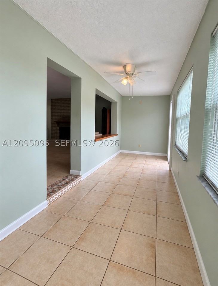 224 Flamingo St - Photo 5 of 21