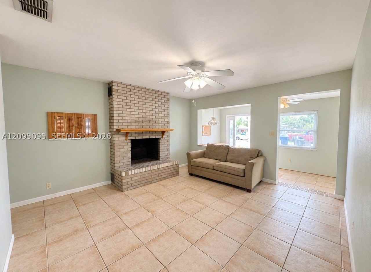 224 Flamingo St - Photo 7 of 21