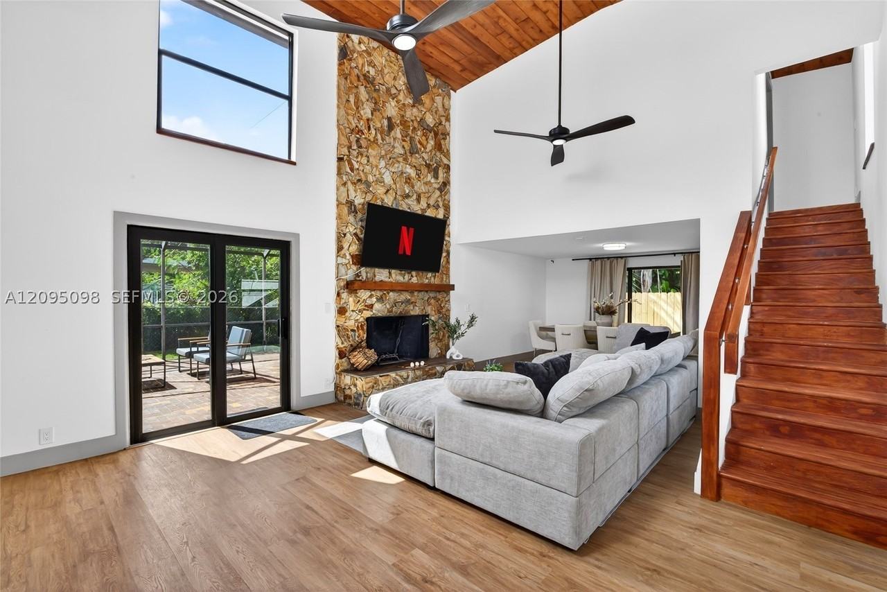 7221 Freedom St - Photo 4 of 20