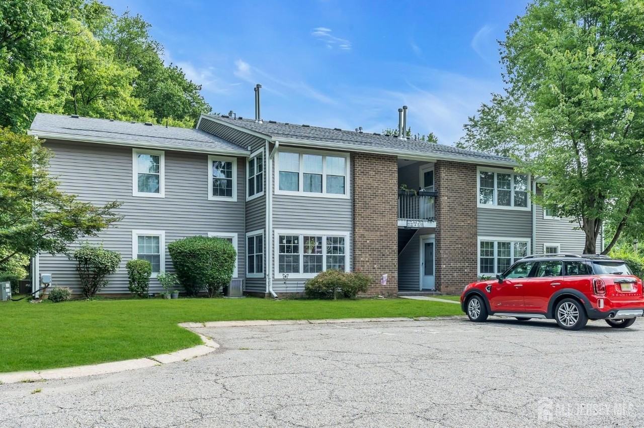 101 Pennsylvania Way - Photo 2 of 32