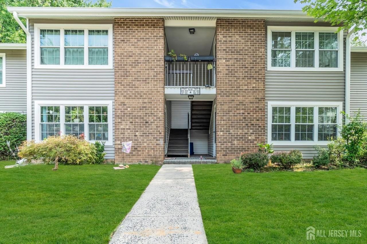 101 Pennsylvania Way - Photo 4 of 32