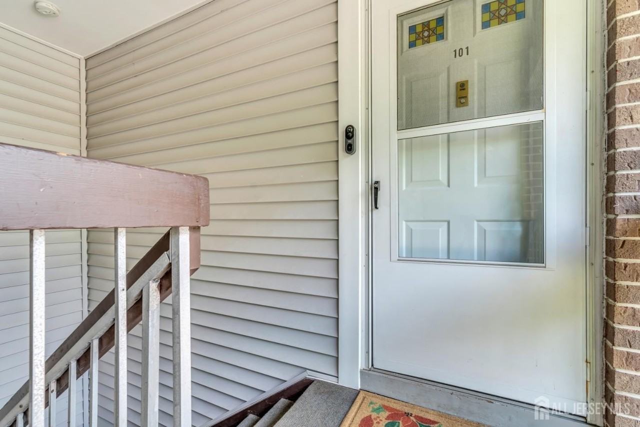 101 Pennsylvania Way - Photo 7 of 32