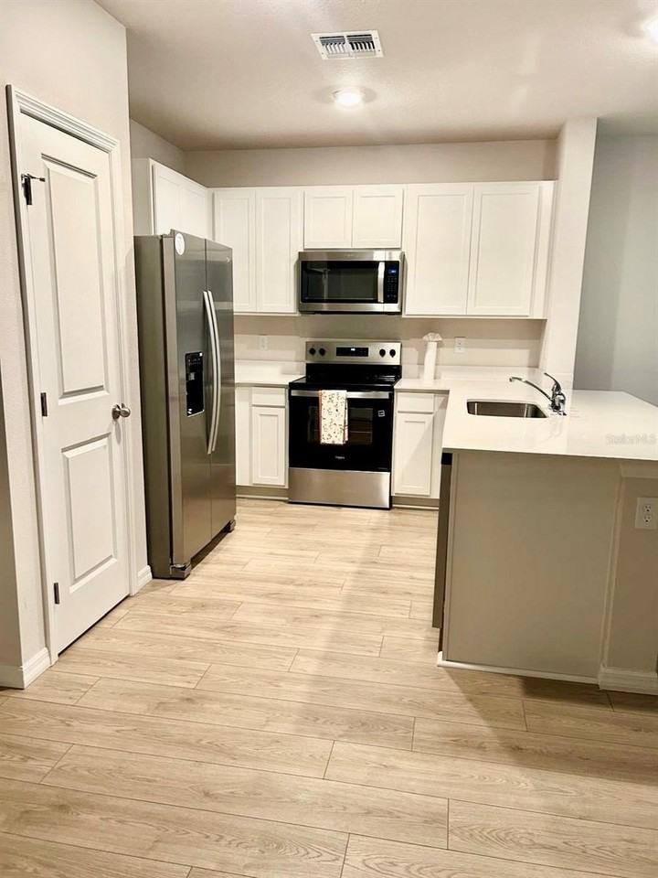4220 Miller Pointe Ct - Photo 5 of 26