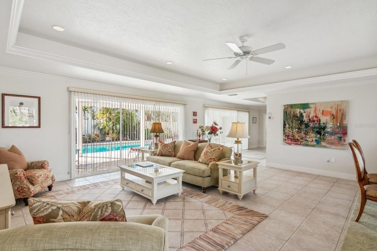 531 N Spoonbill Dr - Photo 4 of 50