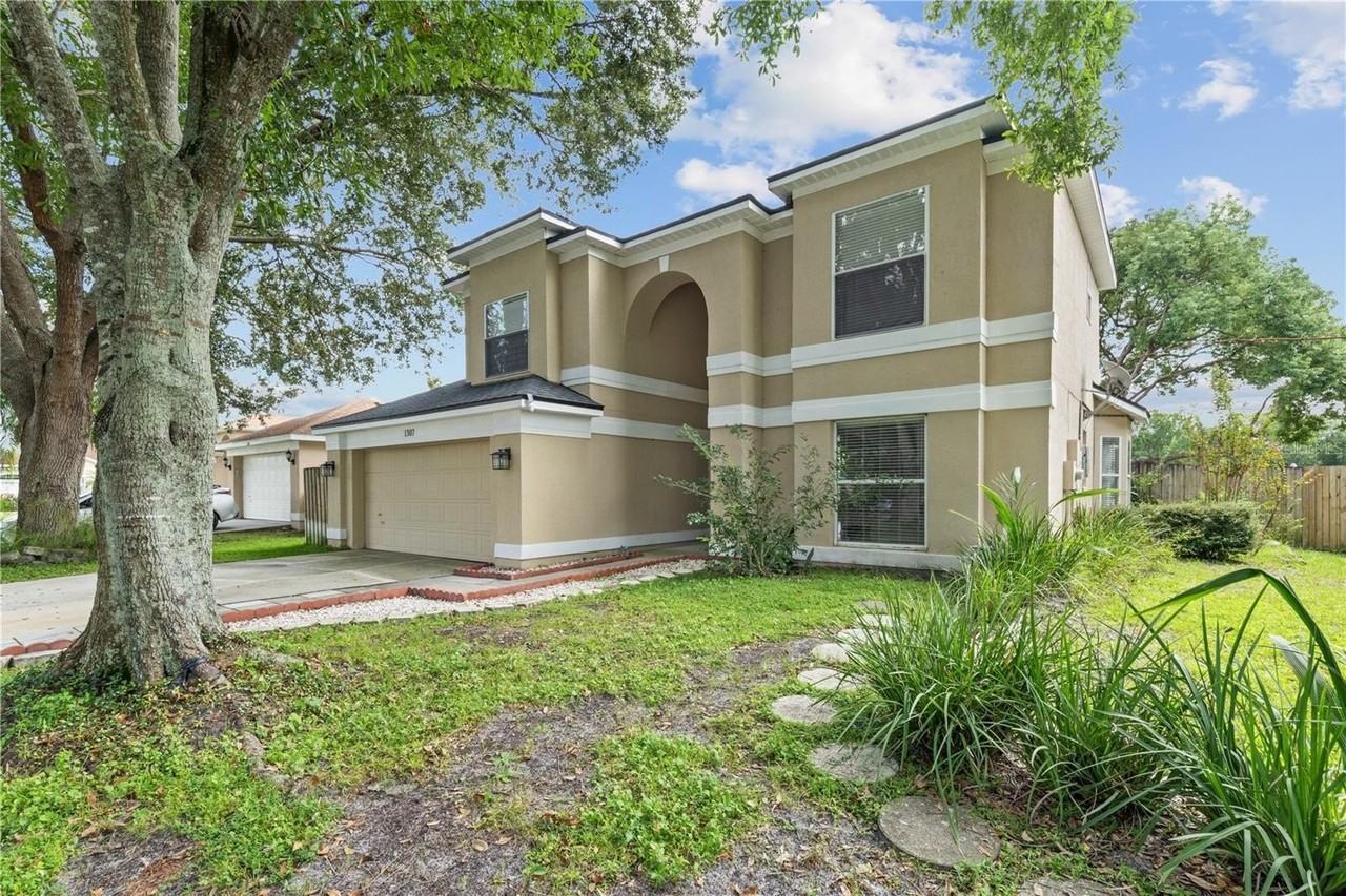 1307 Lochbreeze Way - Photo 3 of 50