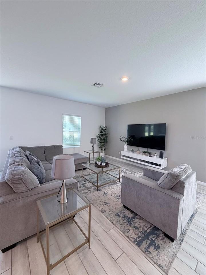 2166 Derwent Dr - Photo 3 of 16