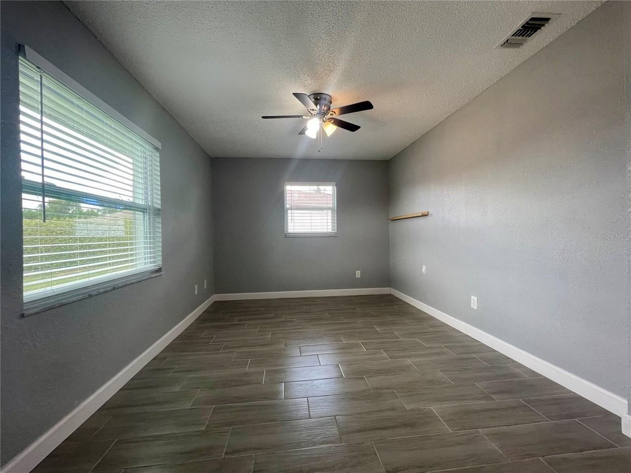 2107 E Atmore Cir - Photo 5 of 43
