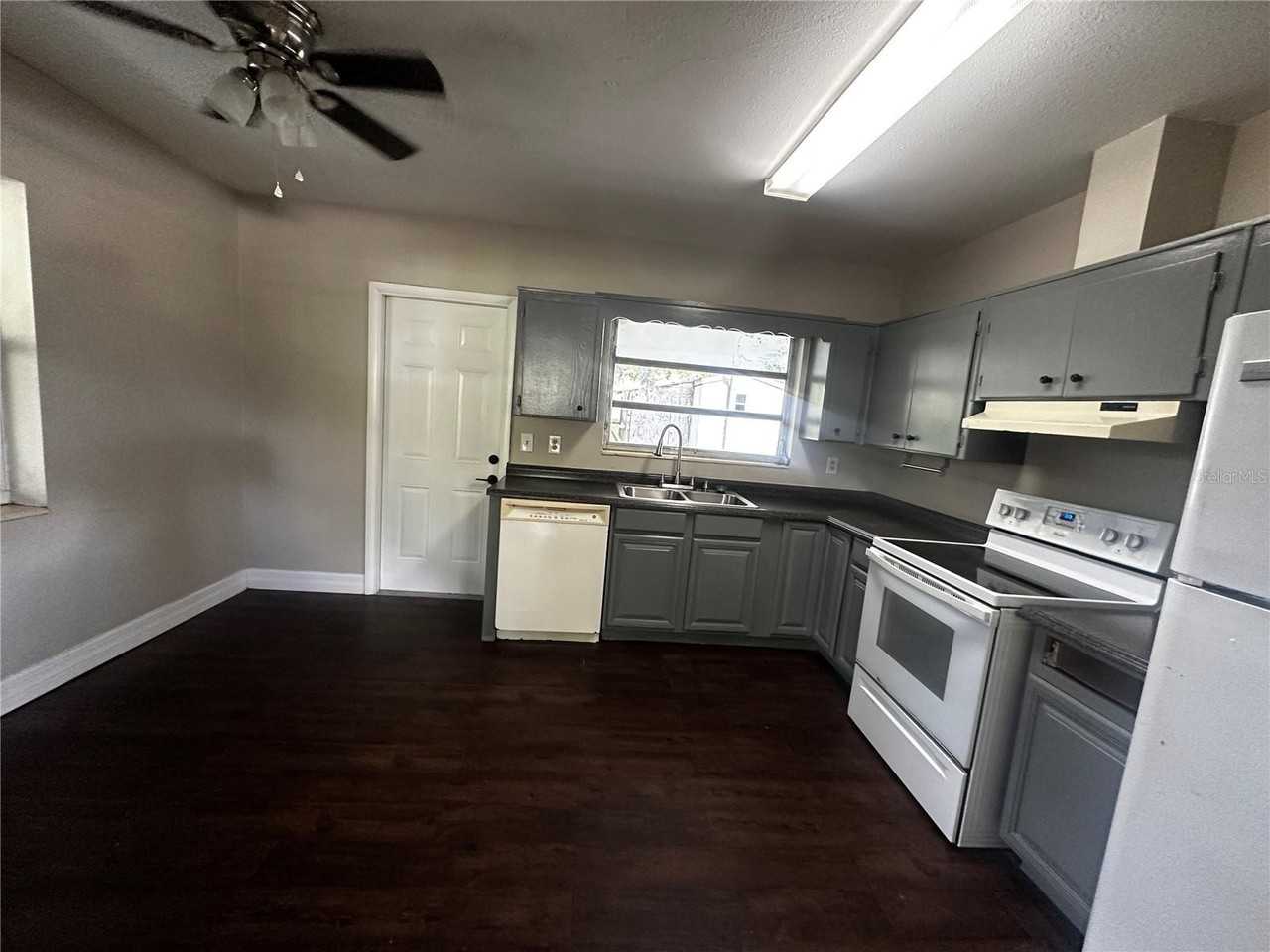 612 Se 32nd Ave - Photo 2 of 9