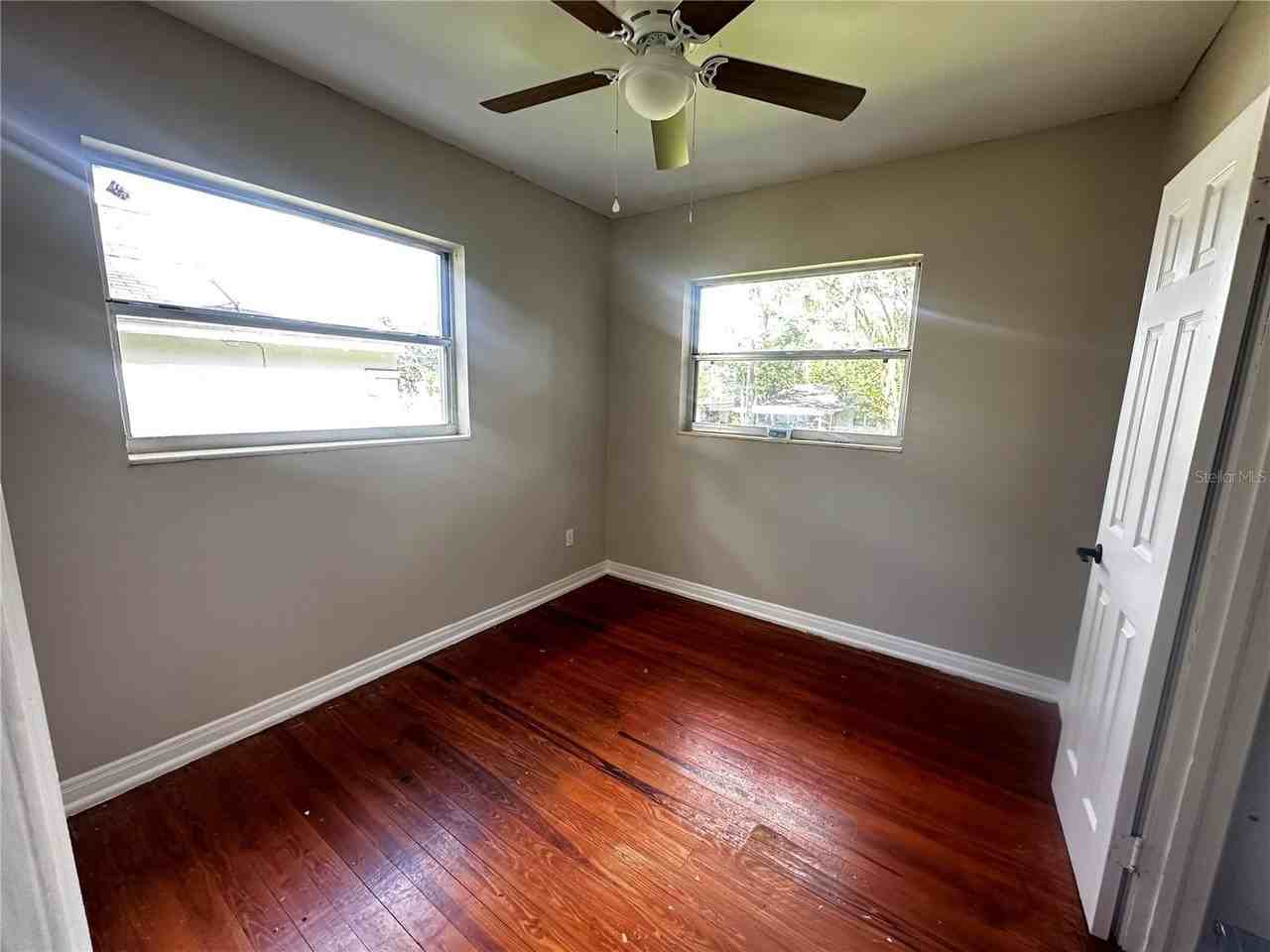 612 Se 32nd Ave - Photo 6 of 9