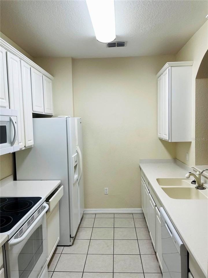 8304 Portofino Dr #103 - Photo 5 of 29