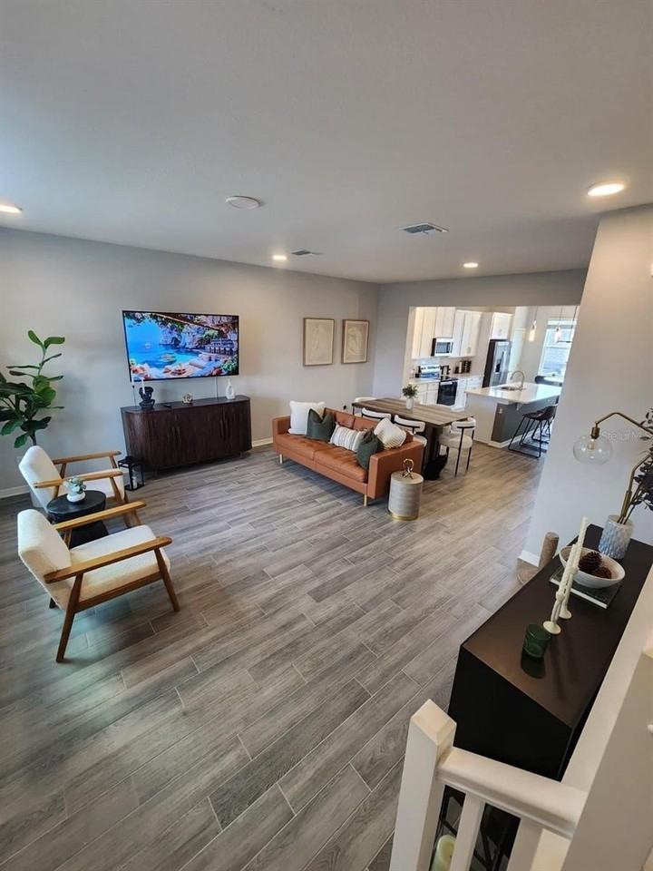 12154 Plumpton Dr - Photo 2 of 17