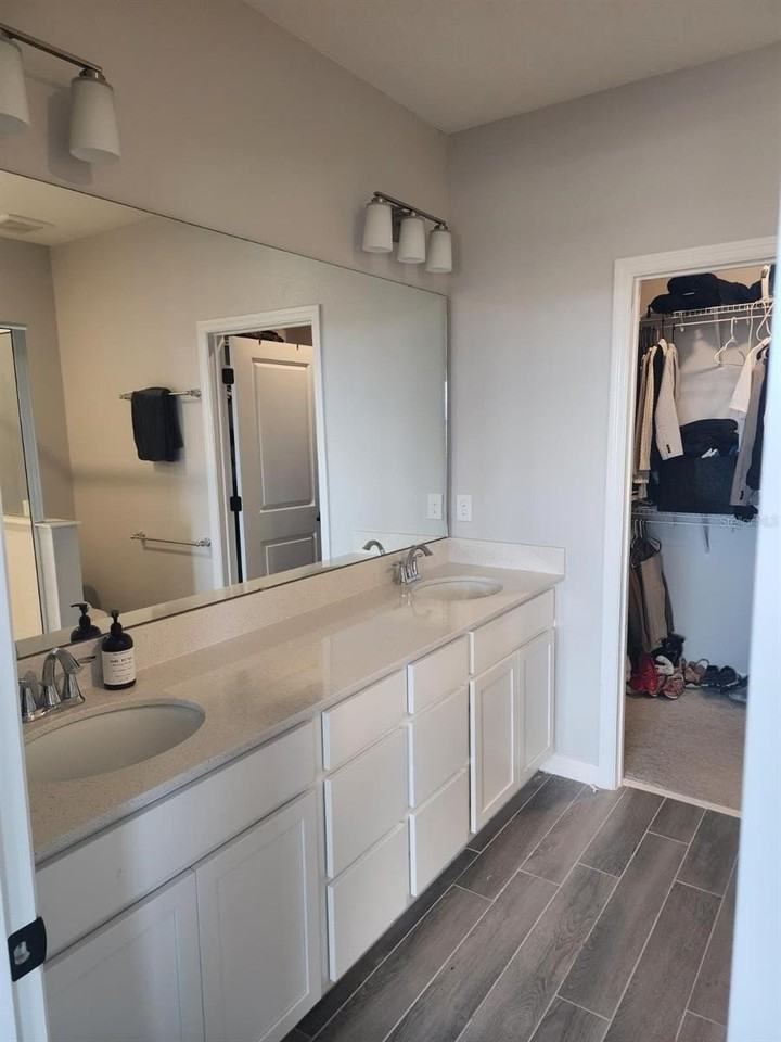 12154 Plumpton Dr - Photo 3 of 17