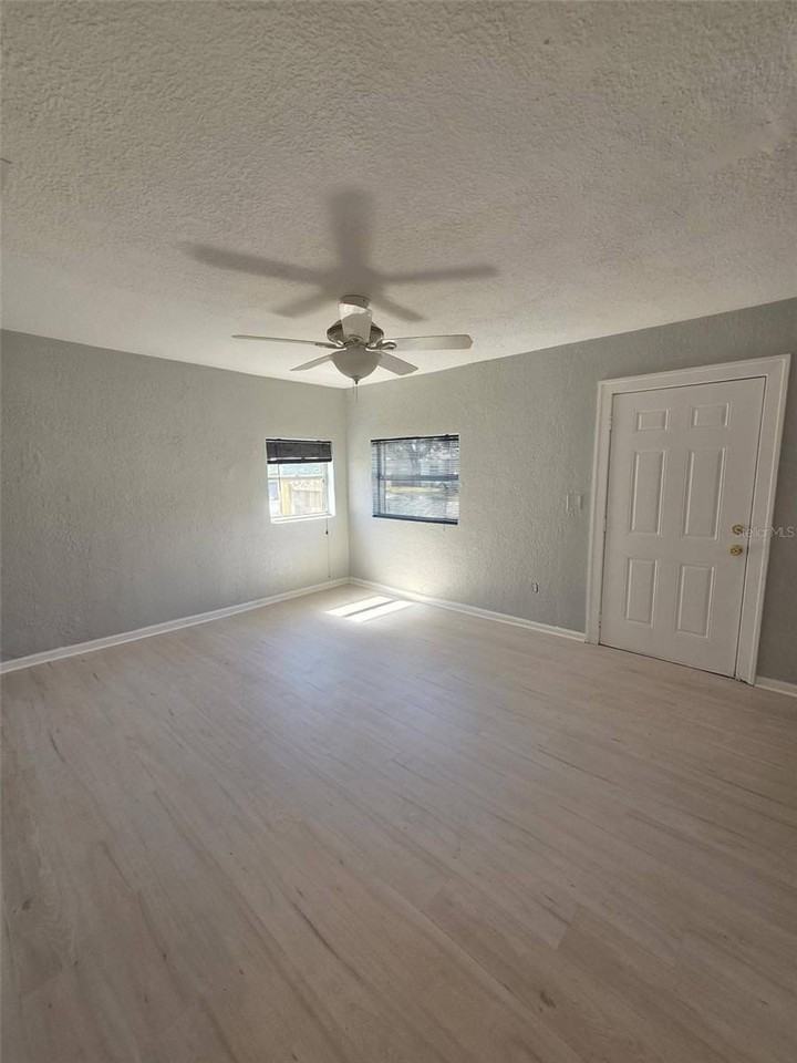 4625 40th St N - Photo 2 of 7