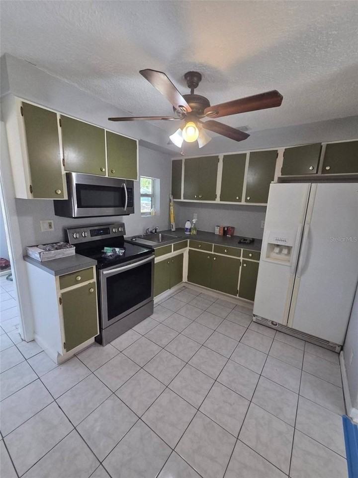 4625 40th St N - Photo 3 of 7