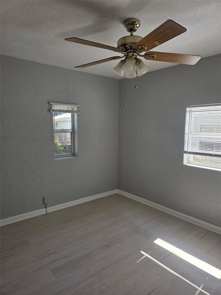 4625 40th St N - Photo 5 of 7