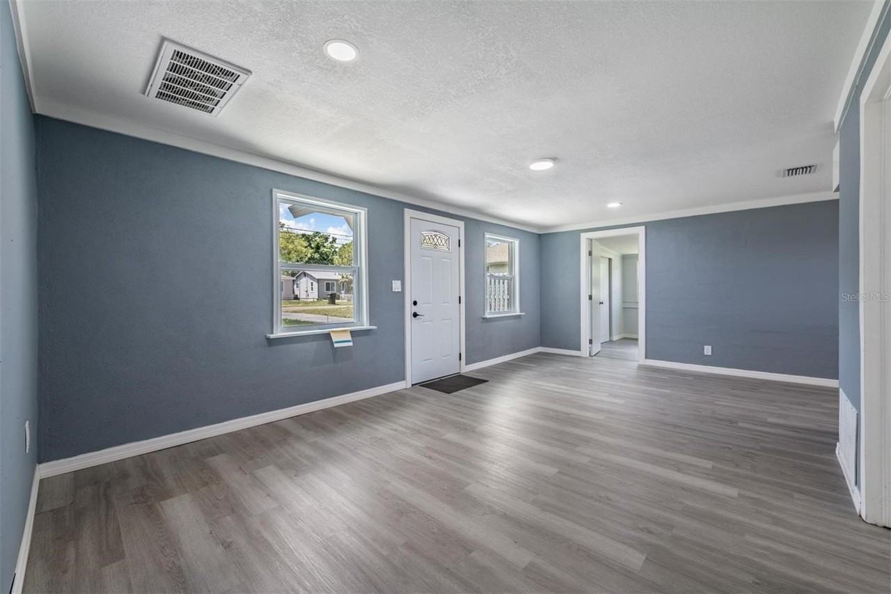 636 Stremma Rd - Photo 2 of 31