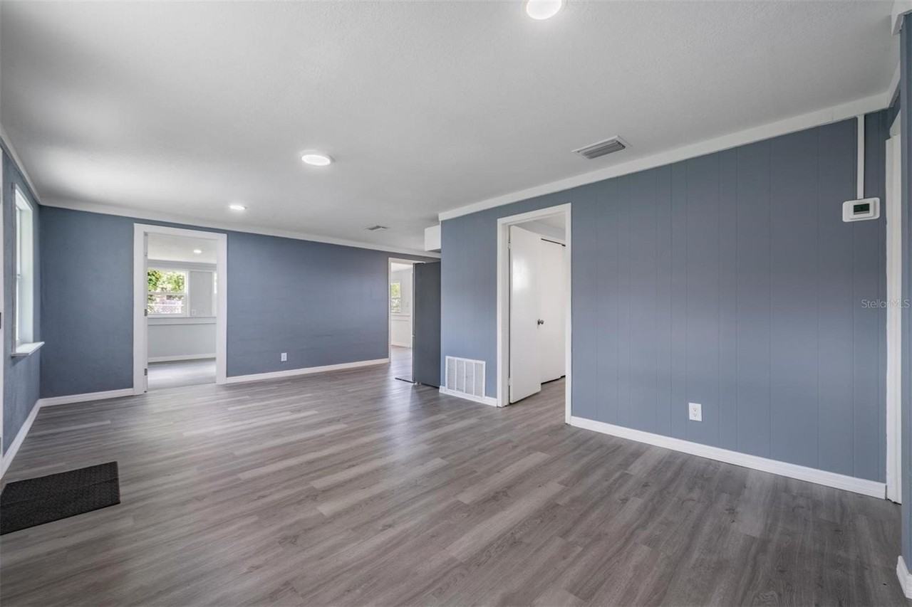 636 Stremma Rd - Photo 3 of 31