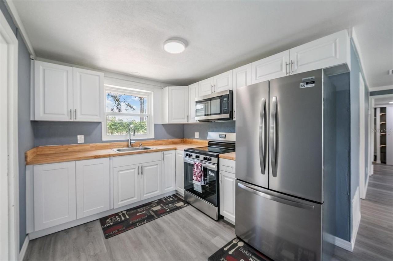 636 Stremma Rd - Photo 5 of 31