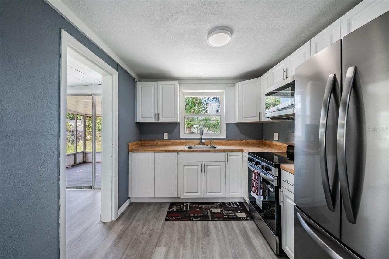 636 Stremma Rd - Photo 6 of 31