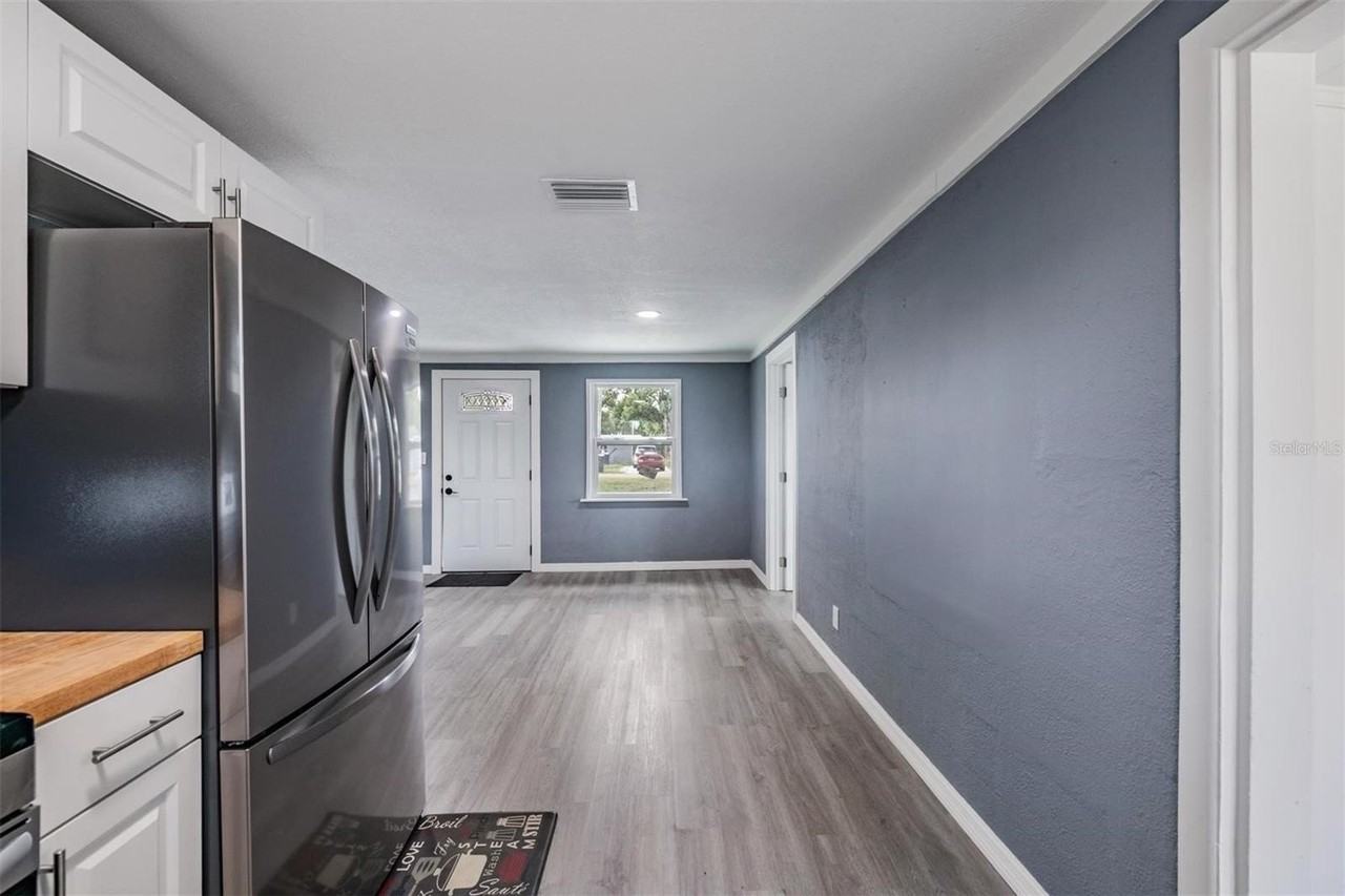 636 Stremma Rd - Photo 7 of 31