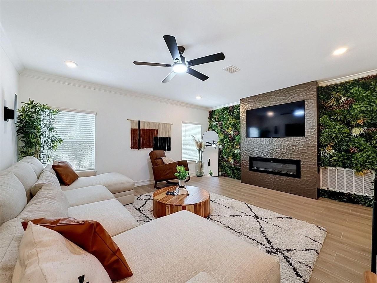 1511 W Chestnut St - Photo 6 of 50