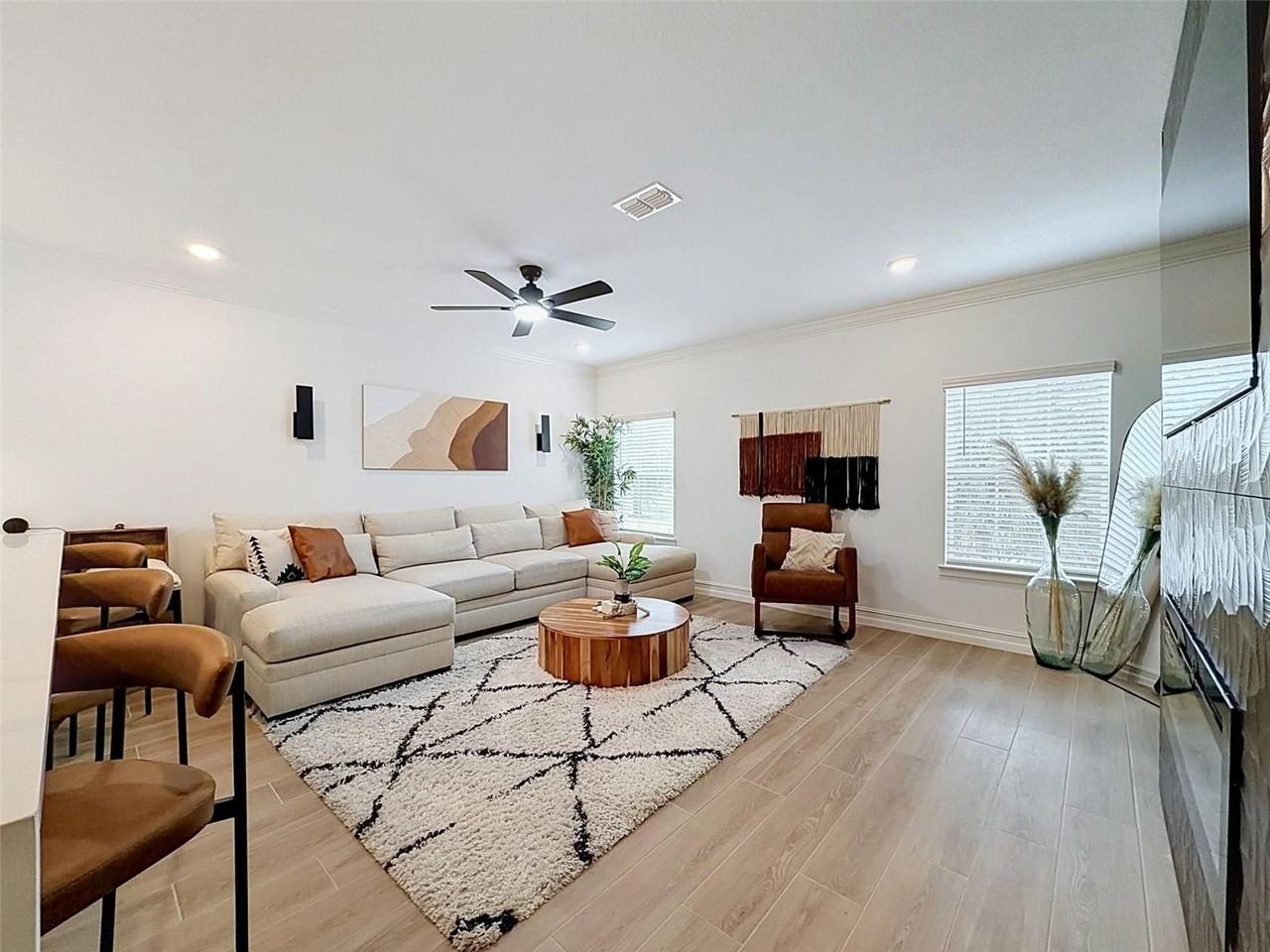 1511 W Chestnut St - Photo 7 of 50