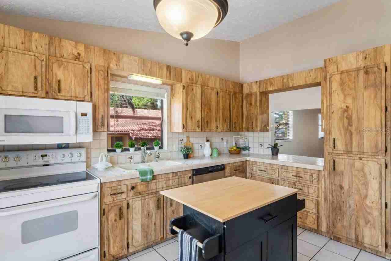 8550 Shadblow Ct Apt 6 #6 - Photo 3 of 46