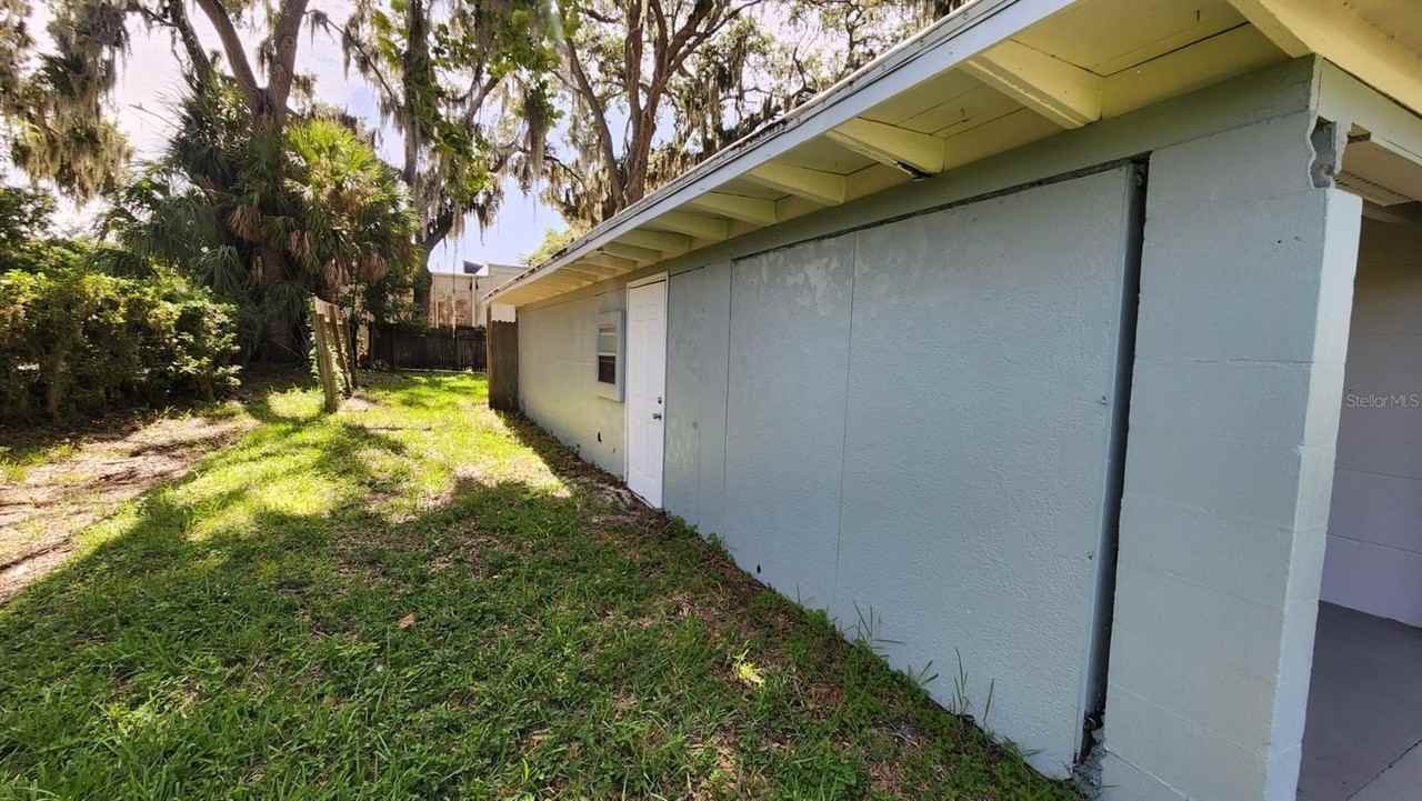 7919 Grand Blvd - Photo 4 of 25