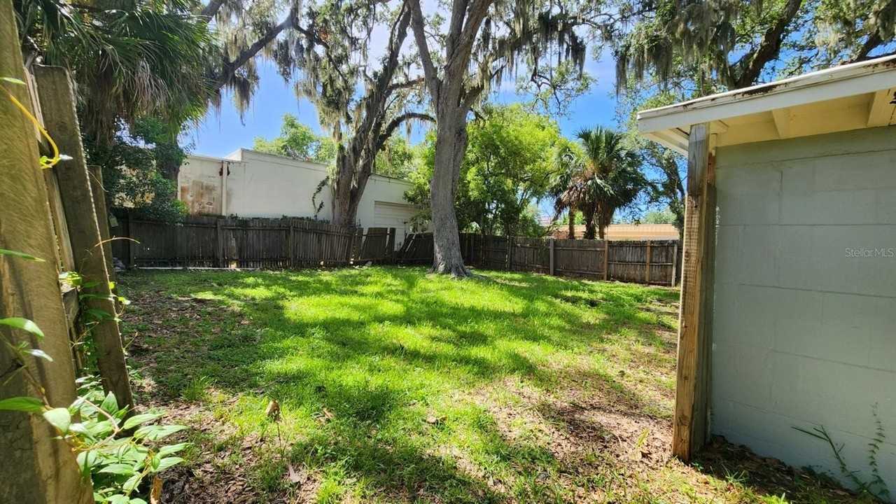 7919 Grand Blvd - Photo 5 of 25