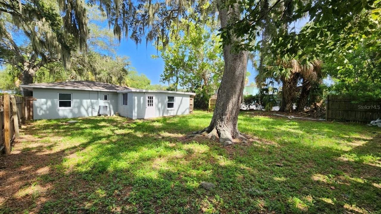 7919 Grand Blvd - Photo 7 of 25