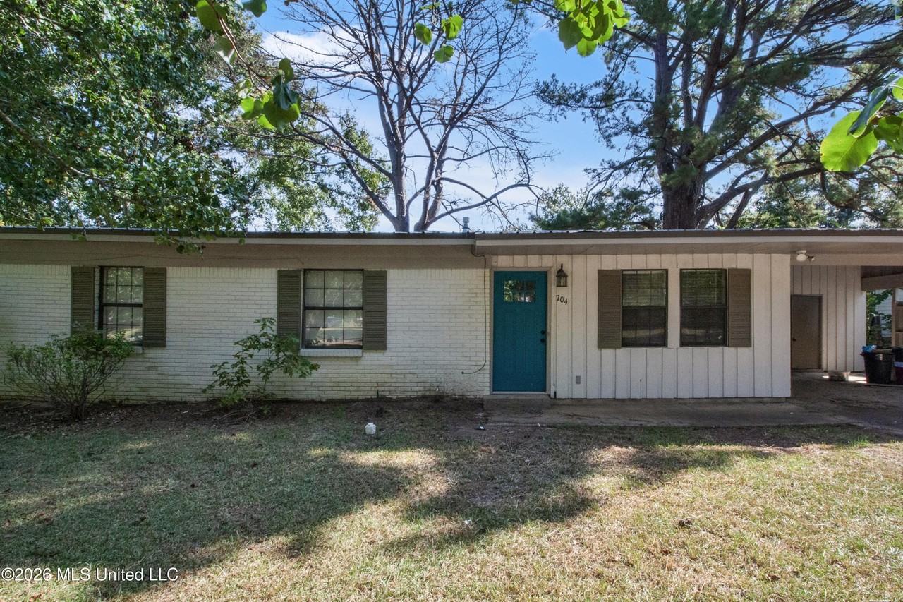 704 Berkshire St - Photo 2 of 20