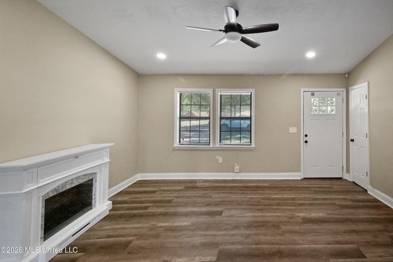 704 Berkshire St - Photo 3 of 20